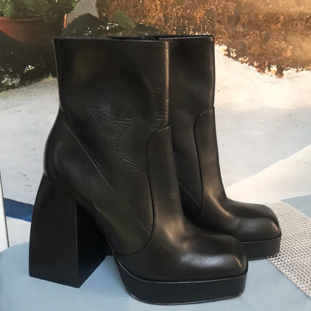 Steve Madden heeled boots - Picture 1 of 10
